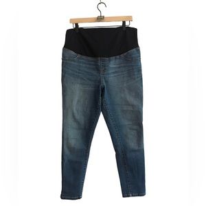 Isabel Maternity by Ingrid & Isabel - Maternity Cropped Jeans